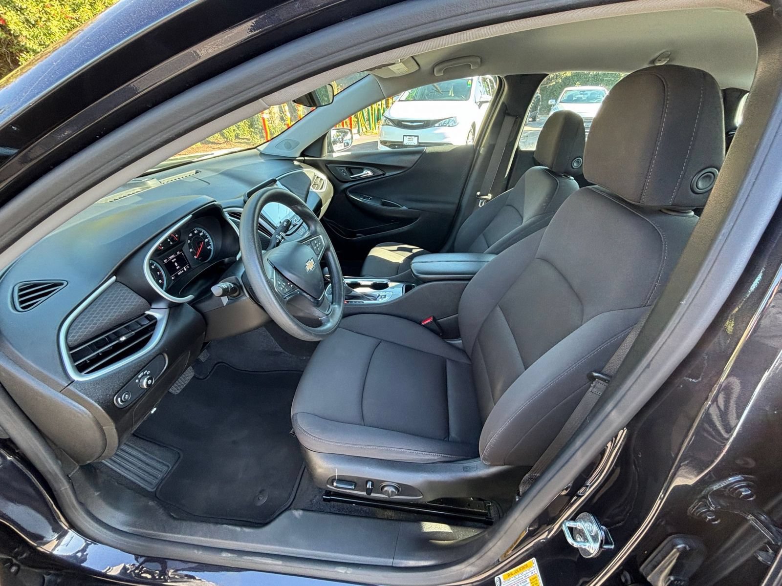 Used 2023 Chevrolet Malibu LT FWD image 28
