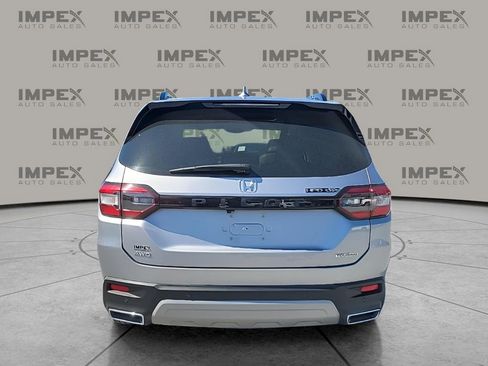 Used 2024 Honda Pilot Touring image 4