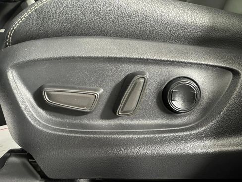 Used 2024 Toyota Corolla Cross XLE w/ Convenience Package AWD/4WD image 36