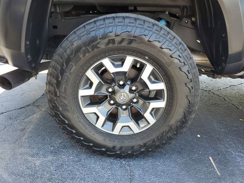 Used 2019 Toyota Tacoma TRD Off-Road AWD/4WD image 5
