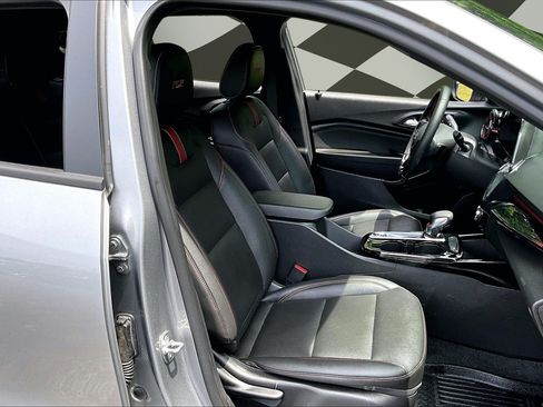 Used 2024 Chevrolet Trax RS FWD image 7