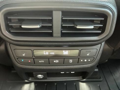 Used 2025 Honda Pilot Elite image 25