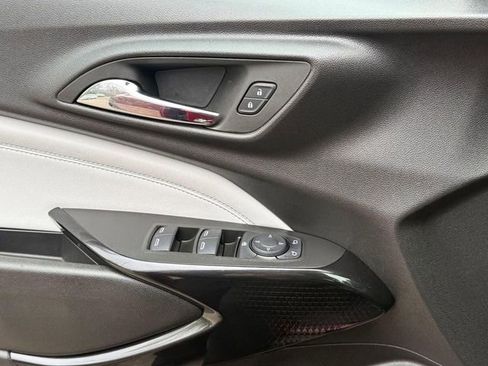 Certified 2025 Chevrolet Trax LT FWD image 14