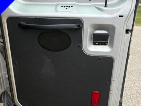 Used 2009 Ford E-350 and Econoline 350 XLT RWD image 5