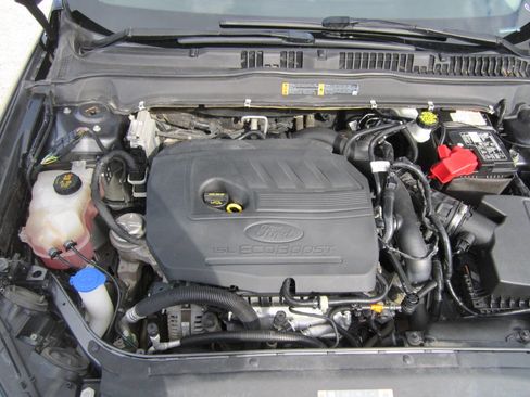 Used 2018 Ford Fusion SE w/ Equipment Group 201A FWD image 7