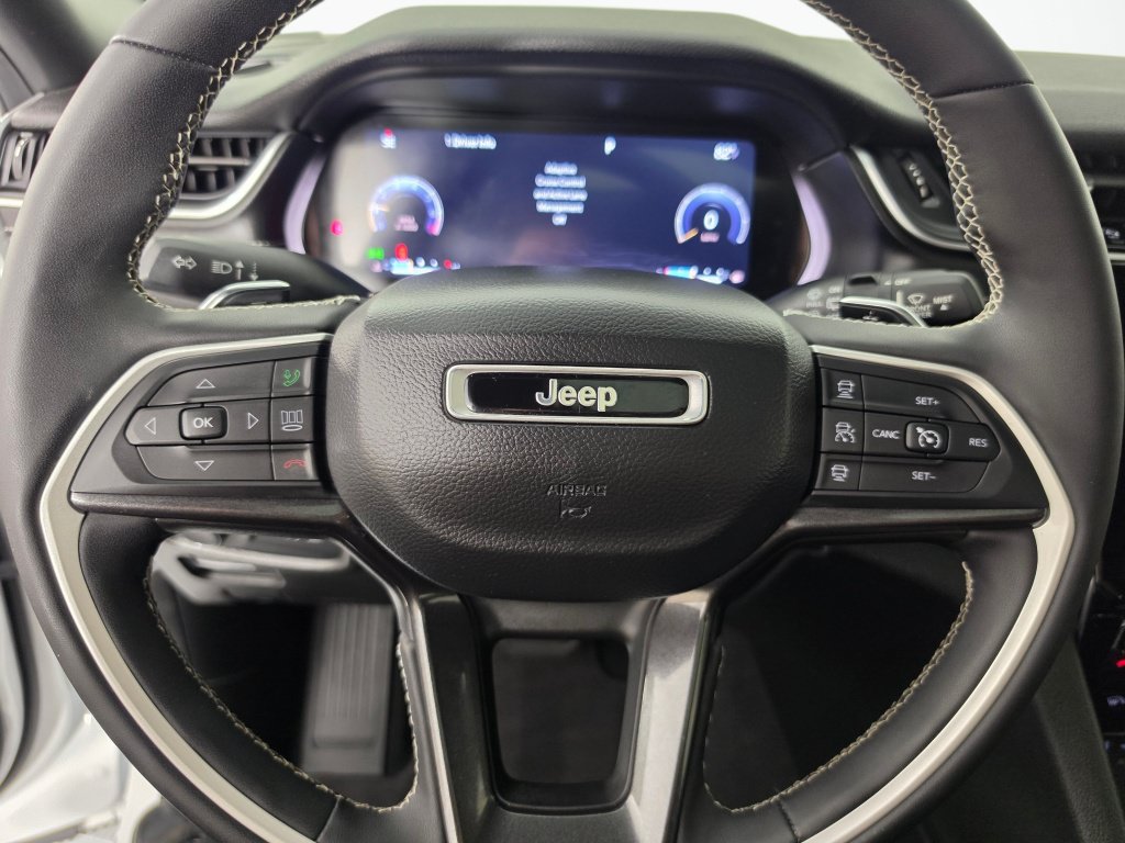 Used 2023 Jeep Grand Cherokee Altitude AWD/4WD image 14