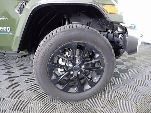 New 2024 Jeep Wrangler Unlimited Sahara w/ Technology Group image 35