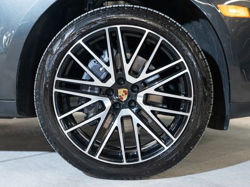 Certified 2026 Porsche Macan AWD/4WD image 11
