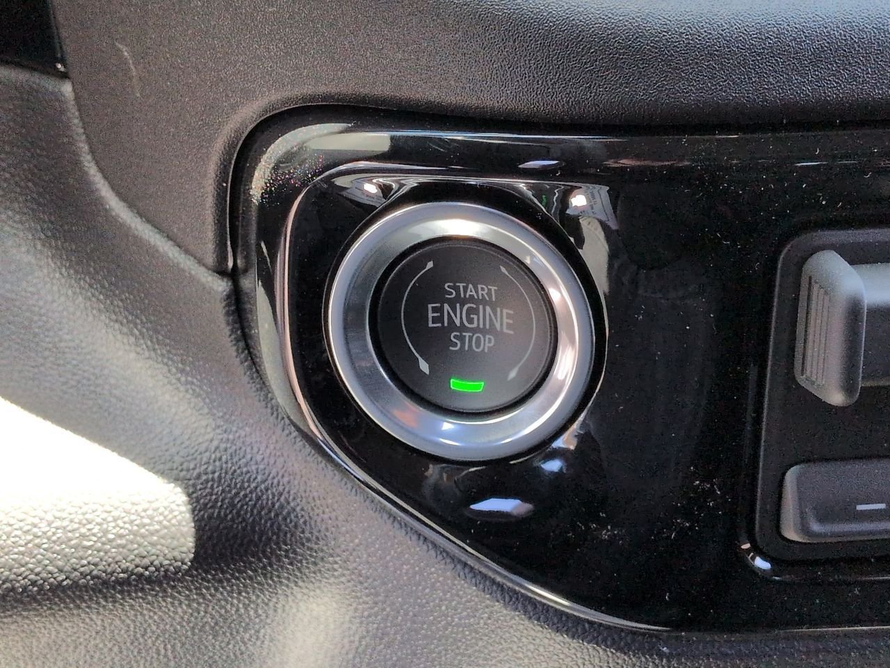 New 2026 Chevrolet Silverado 1500 RST w/ LPO, Dark Essentials Package AWD/4WD image 17