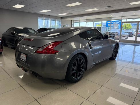 Used 2020 Nissan 370Z Coupe image 2