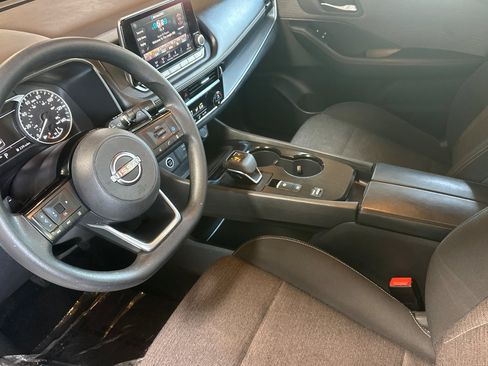 Used 2023 Nissan Rogue SV FWD image 4