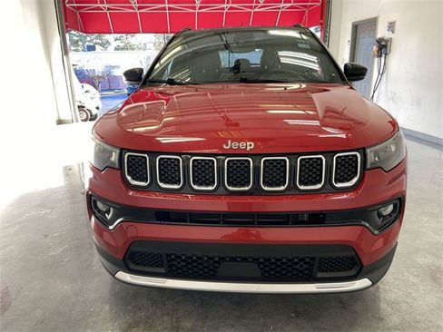 Used 2023 Jeep Compass Limited image 12