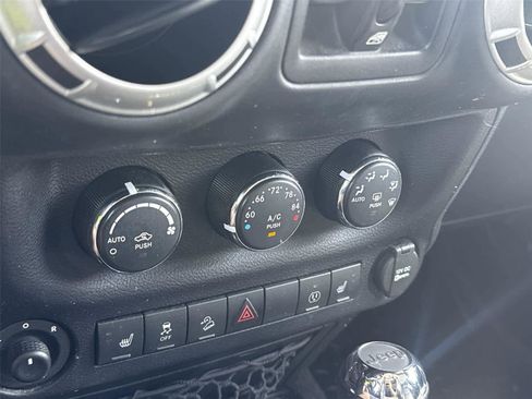 Used 2016 Jeep Wrangler Unlimited Rubicon AWD/4WD image 17
