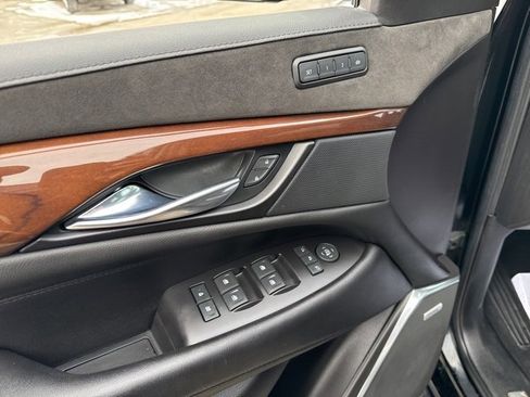 Used 2019 Cadillac Escalade ESV Premium Luxury image 28