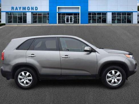Used 2012 Kia Sorento LX image 2