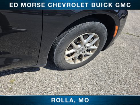 Used 2021 Chrysler Pacifica Touring-L FWD image 12