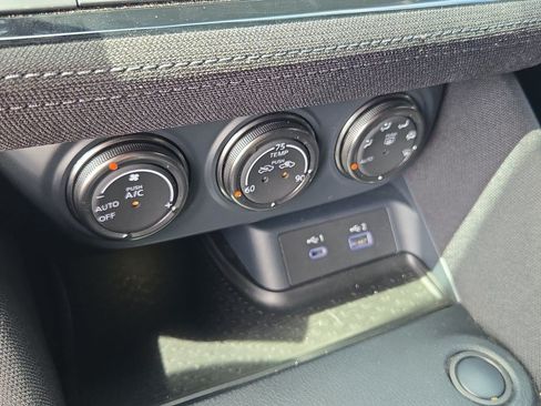 Used 2025 Nissan Z Sport w/ Floor Mat Package RWD image 13