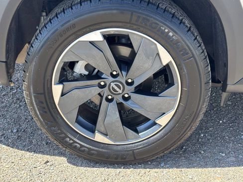 Used 2025 Nissan Rogue SV AWD/4WD image 10
