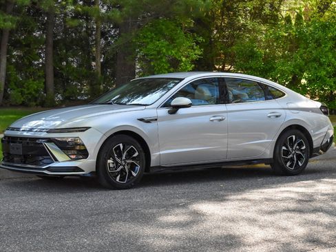 Used 2025 Hyundai Sonata SEL FWD image 3