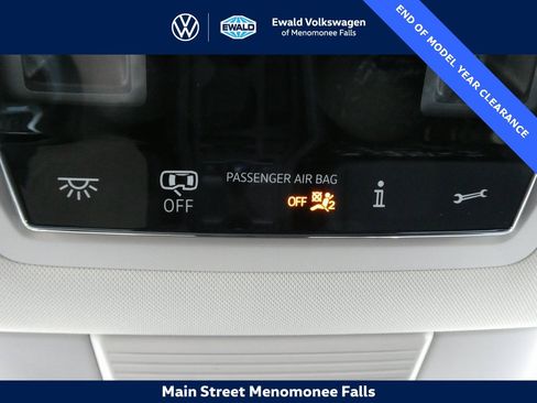 New 2025 Volkswagen Tiguan SE image 16