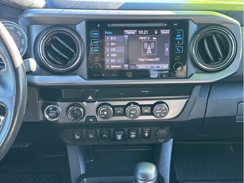 Used 2019 Toyota Tacoma TRD Sport image 17