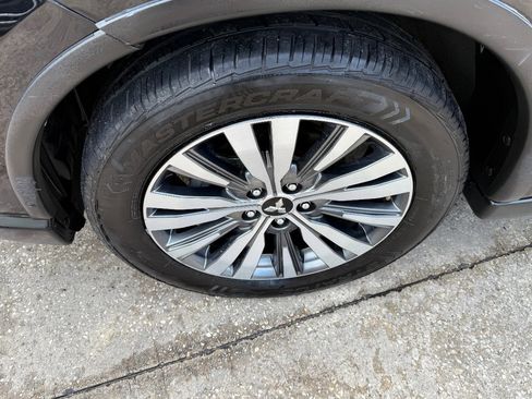 Used 2020 Mitsubishi Outlander ES image 9