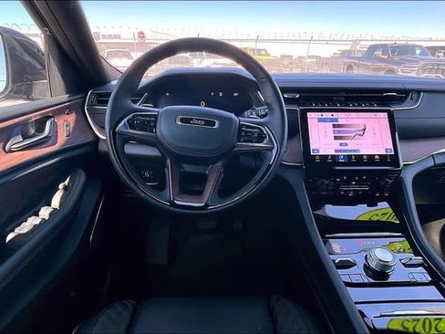 Certified 2025 Jeep Grand Cherokee L Summit AWD/4WD image 5