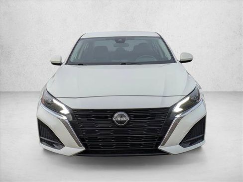 Used 2023 Nissan Altima 2.5 SV image 2