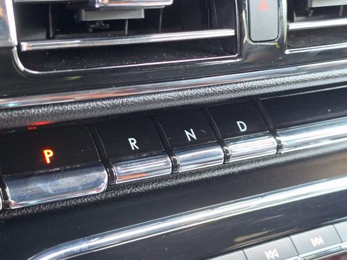 Used 2018 Lincoln Navigator Select w/ Technology Package AWD/4WD image 30