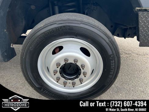 Used 2013 Ford F550 4x4 Crew Cab Super Duty w/ Payload Upgrade Pkg image 31