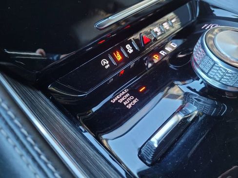 Certified 2024 Jeep Wagoneer L Series III w/ Flexible Seating Group image 13