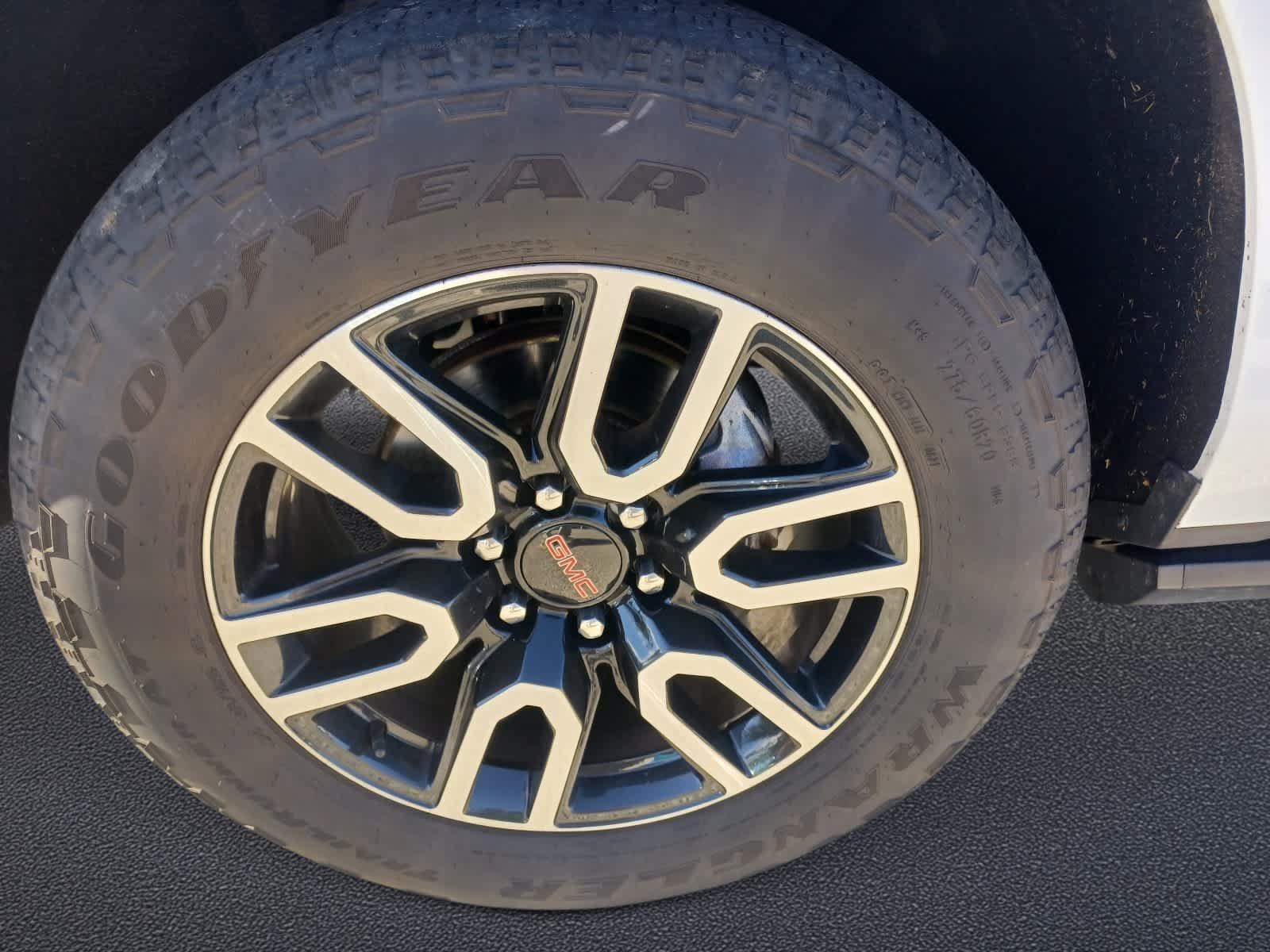 Used 2021 GMC Yukon AT4 w/ AT4 Premium Package AWD/4WD image 34