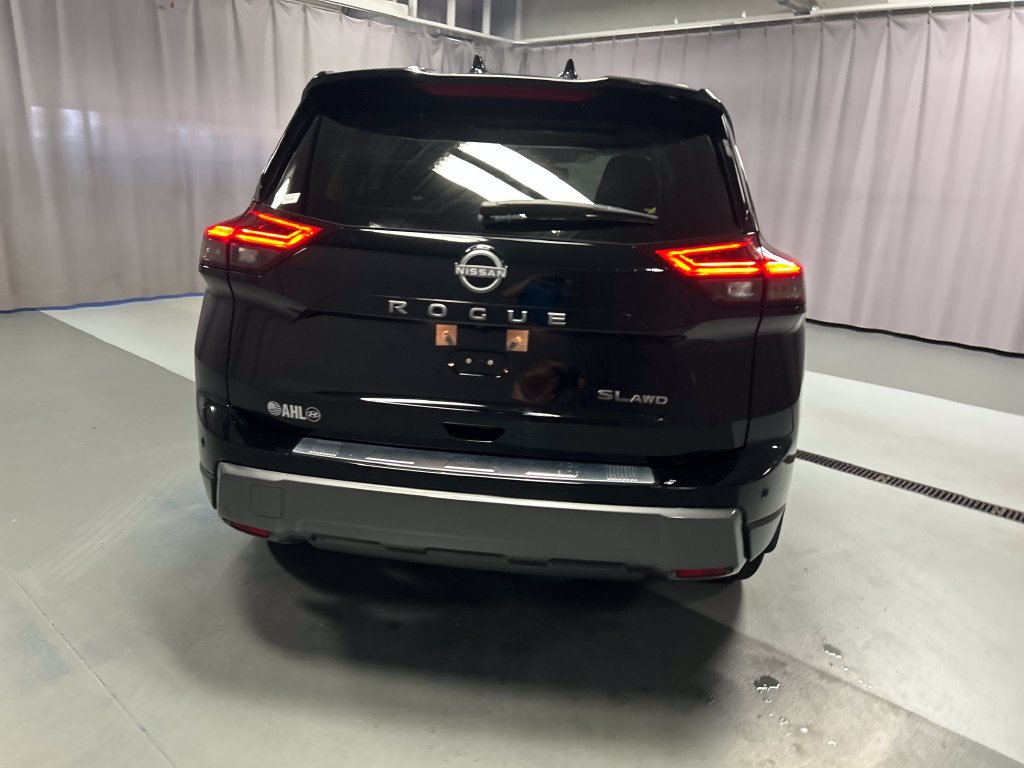 Used 2025 Nissan Rogue SL w/ Tech Package AWD/4WD image 6