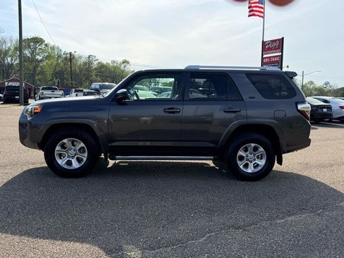 Used 2016 Toyota 4Runner SR5 image 2
