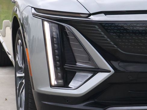 Used 2024 Cadillac Lyriq Sport RWD image 9