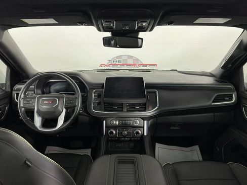 Used 2023 GMC Yukon XL SLT AWD/4WD image 11