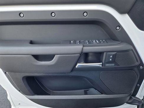 New 2026 Land Rover Defender 110 X-Dynamic SE image 10