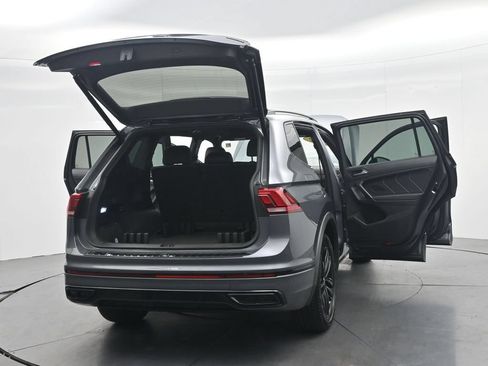 Used 2022 Volkswagen Tiguan SE R-Line AWD/4WD image 48