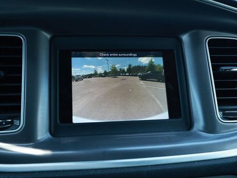 Used 2022 Dodge Charger SXT RWD image 9