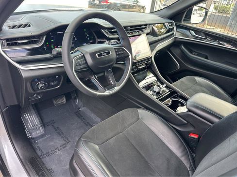 Used 2022 Jeep Grand Cherokee Trailhawk w/ Advanced Protech Group II image 16