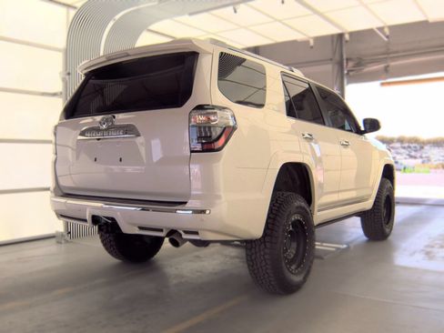 Used 2022 Toyota 4Runner Limited AWD/4WD image 2