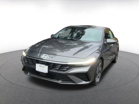 Used 2025 Hyundai Elantra SEL image 7