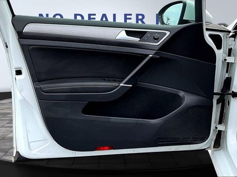 Used 2015 Volkswagen Golf S image 20