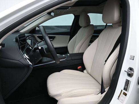Used 2024 Mercedes-Benz E 350 4MATIC Sedan image 10