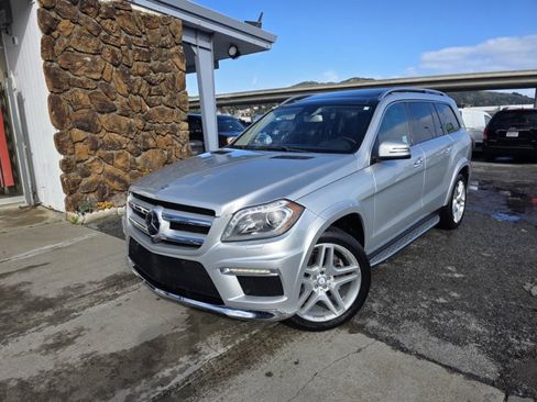 Used 2015 Mercedes-Benz GL 550 4MATIC image 3