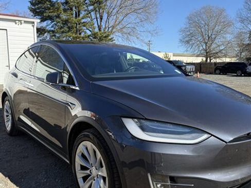 Used 2020 Tesla Model X Long Range image 2
