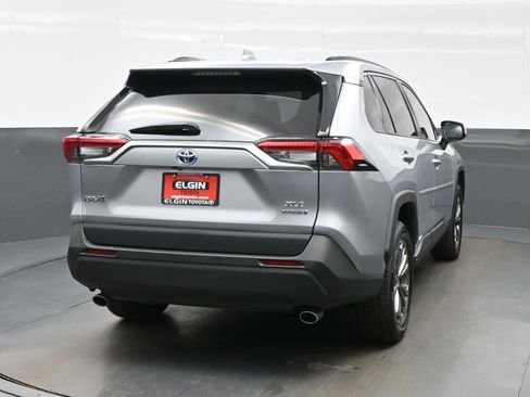 Used 2022 Toyota RAV4 XLE Premium AWD/4WD image 5