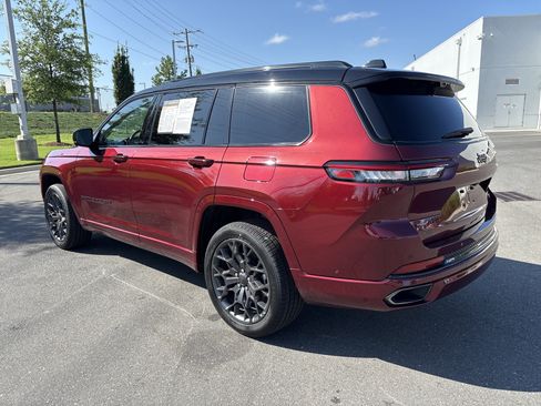 Used 2023 Jeep Grand Cherokee L Summit AWD/4WD image 7