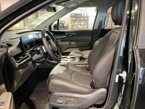 New 2026 Kia Carnival LXS FWD image 17