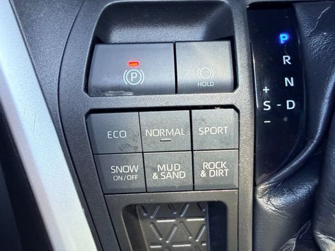 Used 2021 Toyota RAV4 XLE AWD/4WD image 18